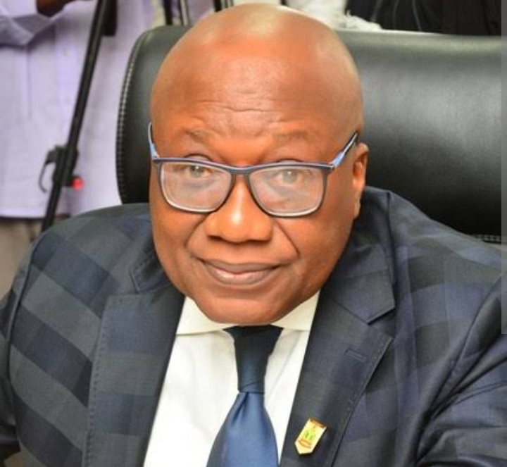 Sam Olumekun biography